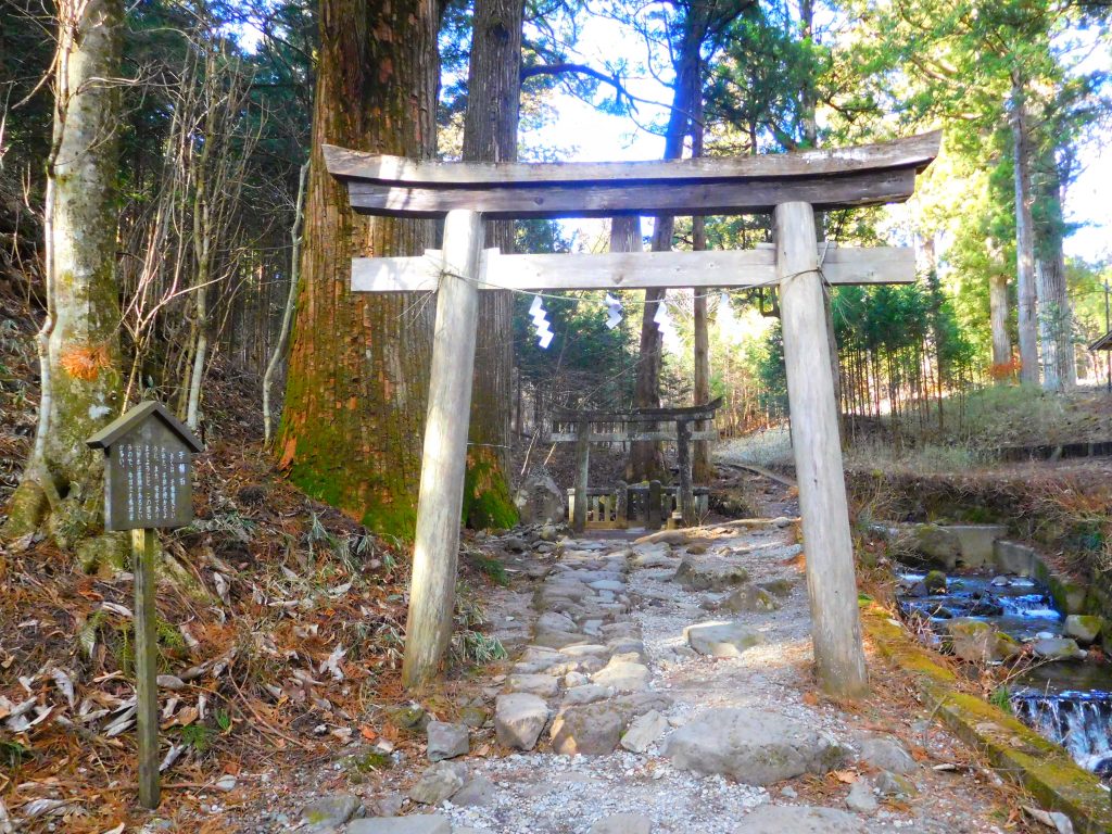 滝尾神社、子種石